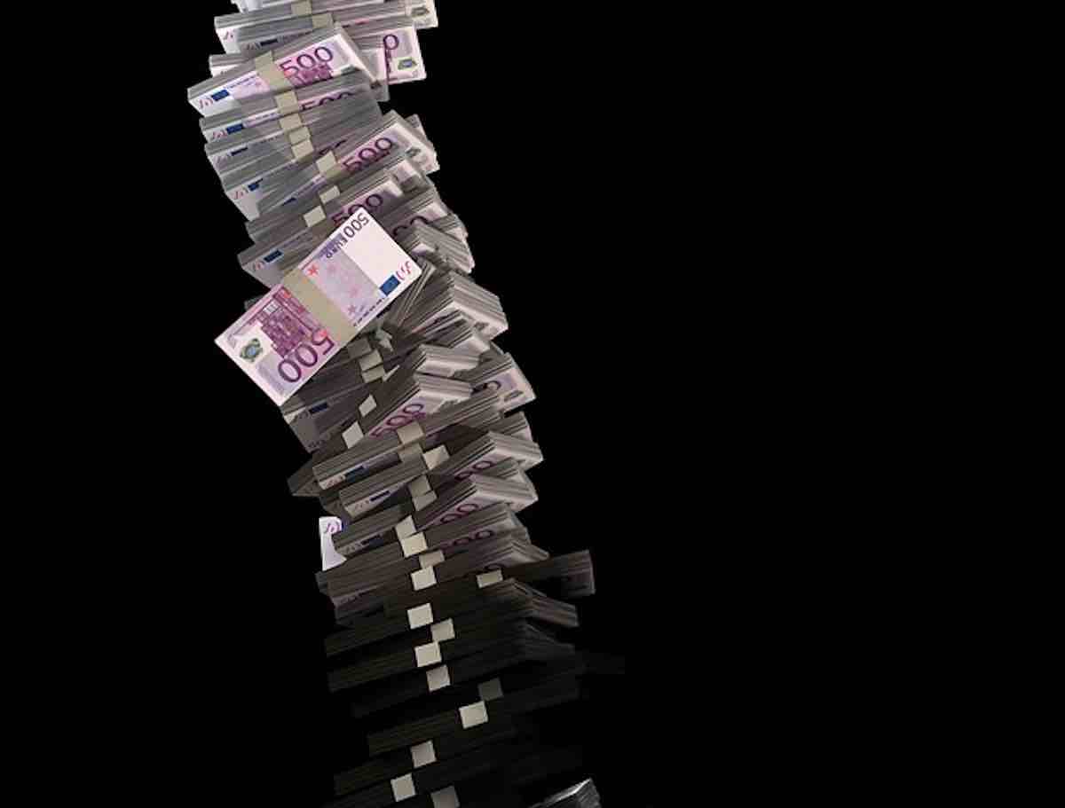 Passer de pauvre à riche : une pile de billet de 500 euros.